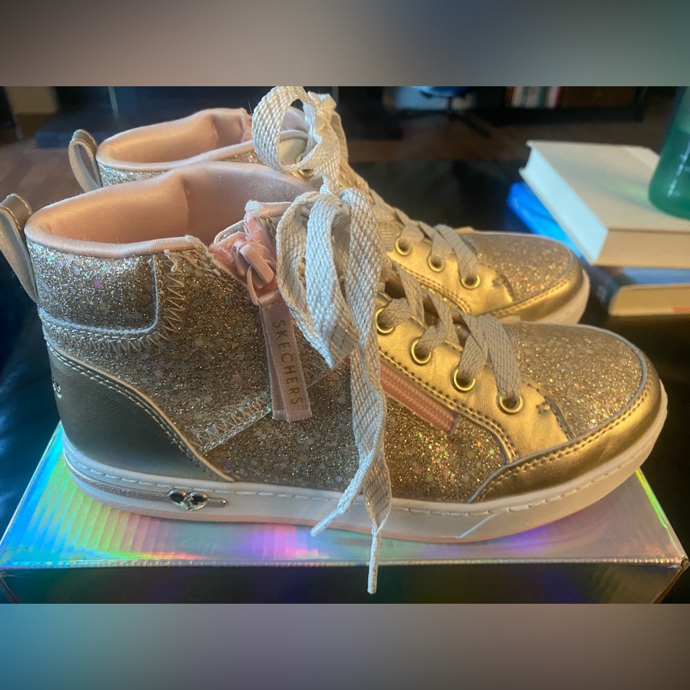 EUC- Skechers Street Shoutouts - Glitter Queen. Size 3.5 girls.